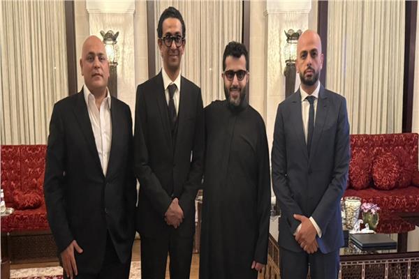 تركي آل الشيخ مع صناع فيلم الفيل الازرق