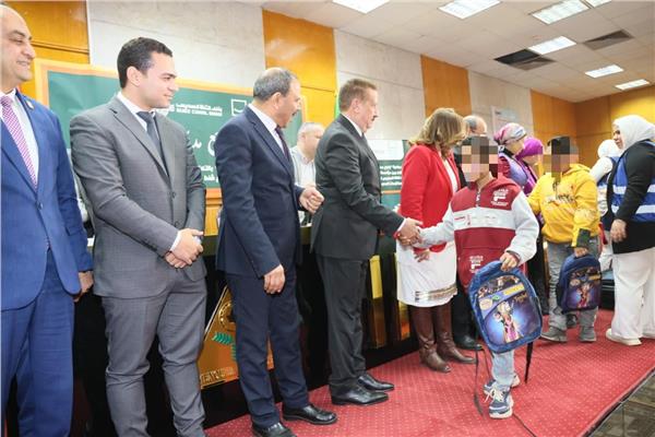 محافظ المنوفية يشهد توزيع 1500 شنطة وأدوات مدرسية    على الطلاب الأولى بالرعاية