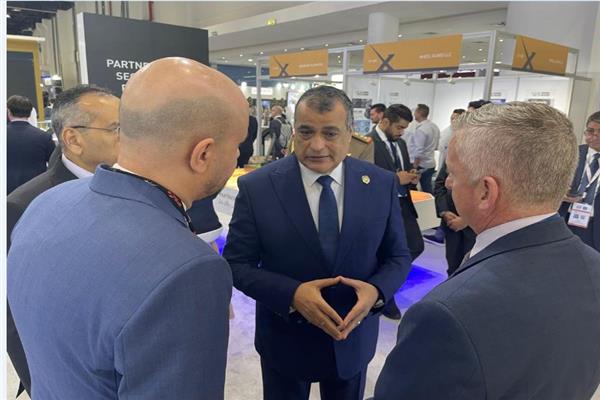وزير الدولة للإنتاج الحربى  يلتقى وزير الدولة لشؤون الدفاع الإماراتى