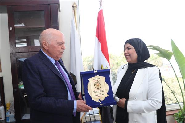 كرم خلف الزناتي نقيب المعلمين ورئيس اتحاد المعلمين العرب