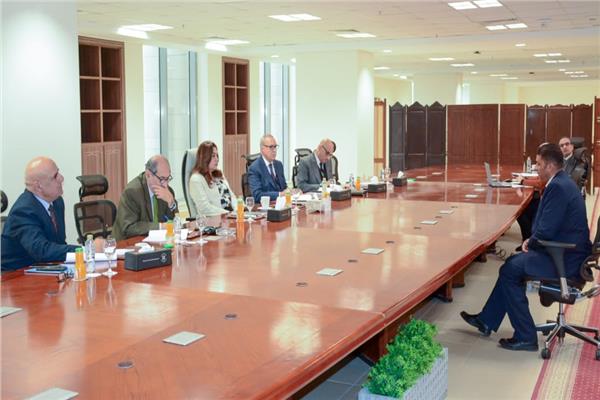 المقابلات الشخصية للمتقدمين لمسابقة الوظائف القيادية بالمحافظات