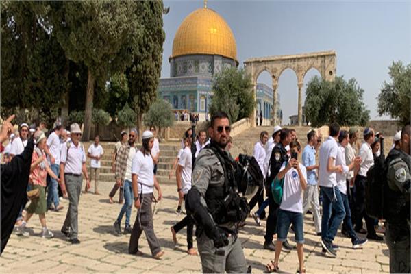 أحد رجال جيش الاحتلال الإسرائيلي أمام المسجد الأقصى