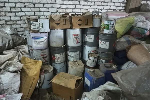 طن مواد كيميائية وبلح جاف مجهولة المصدر بالشرقية
