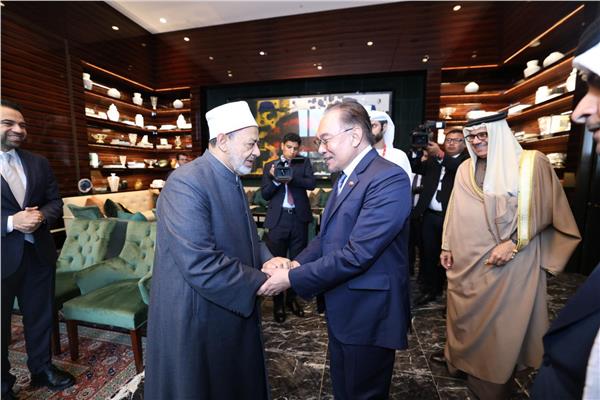 شيخ الأزهر يستقبل رئيس الوزراء الماليزي