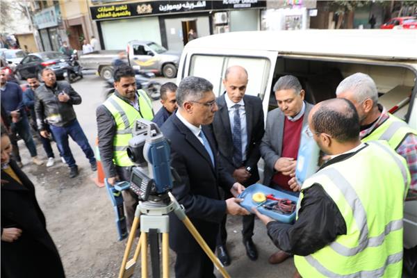 محافظ الجيزة يتفقد مركز معلومات شبكات المرافق