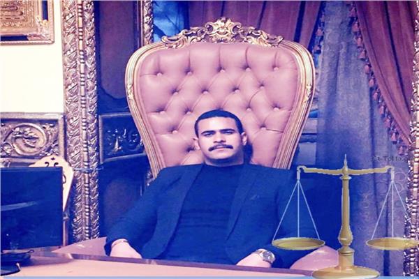 محامى السفاح  المنسحب