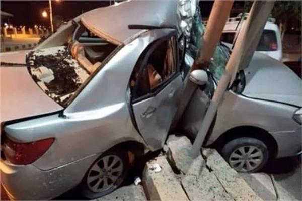 حادث اصطدام سيارة ملاكي بعمو إنارة