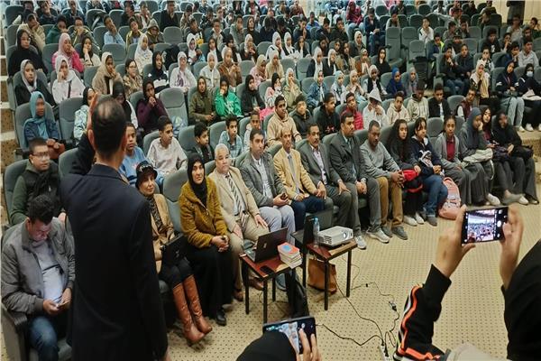 نائب محافظ الأقصر يتابع "القوافل التعليمية"