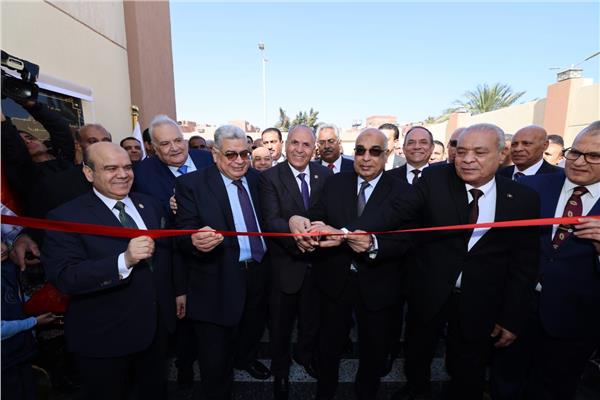 وزير العدل يفتتح مجمع خدمات الشهر العقاري بالغردقة