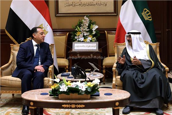 أمير الكويت يستقبل رئيس الوزراء 