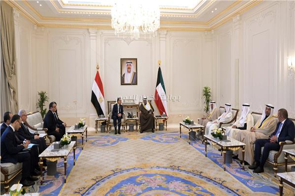 ولي عهد الكويت يستقبل رئيس الوزراء لبحث أوجه التعاون 