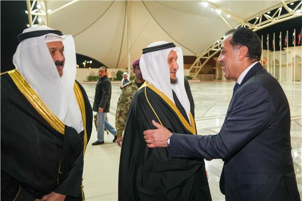 رئيس الوزراء يغادر الكويت