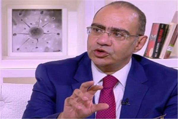 الدكتور حسام حسني رئيس اللجنة العلمية لمكافحة كورونا بوزارة الصحة