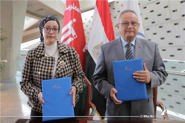 جانب من توقيع الاتفاقية