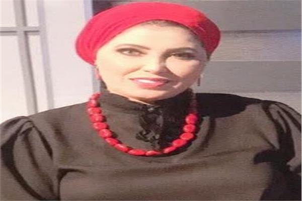 الكاتبة منى داوود