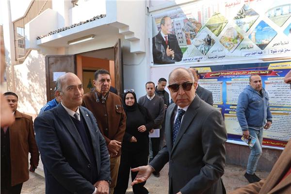 جولة محافظ المنيا في عدد من مدارس المحافظة