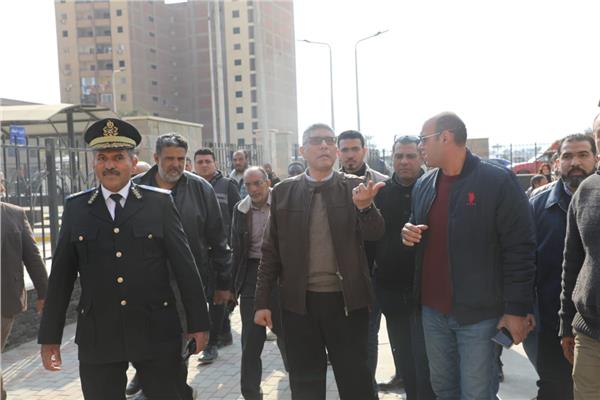 محافظ الجيزة يتفقد التجهيزات النهائية بموقف الشيشيني