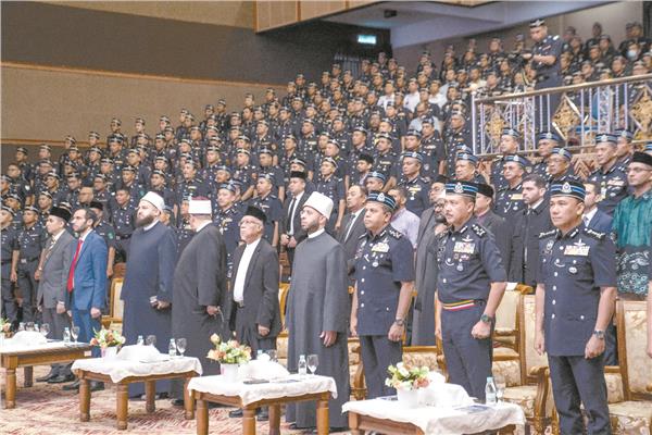 وزير الأوقاف خلال زيارته الرسمية إلى أكاديمية الشرطة الماليزية