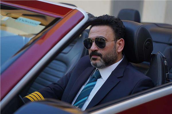 الفنان أكرم حسني