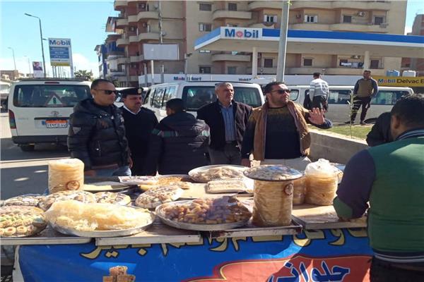  إزالة ٣٣٠ مخالفة إشغال طريق خلال حملة مكبرة بكفر الدوار 