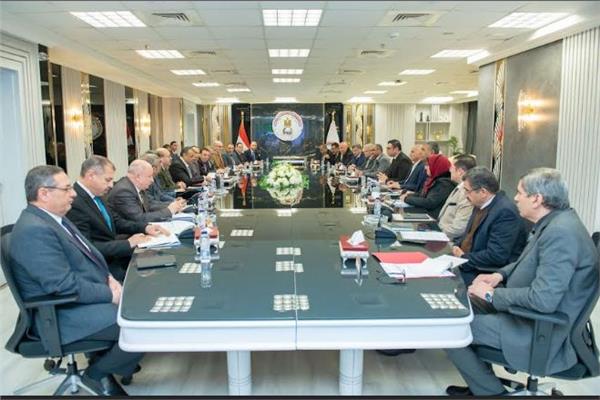 وزيرا الإنتاج الحربى و الإسكان  يتابعان الموقف التنفيذى للمشروعات