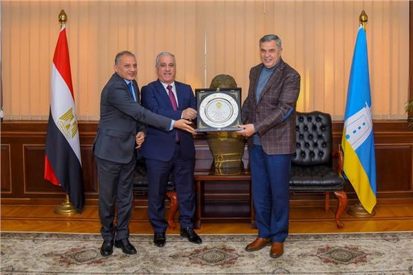 لقاء محافظ الإسكندرية برئيس الوطنية للصحافة