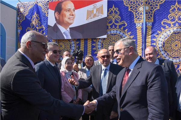 محافظ الإسكندرية يفتتح مشروع إعادة تأهيل ٦٤ منزلا بقرى العامرية