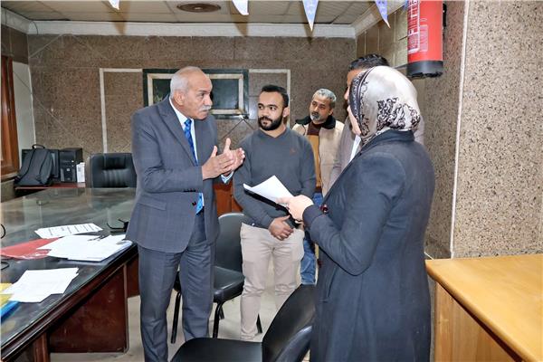 السكرتير العام يتفقد إجراءات تلقي طلبات التصالح بالمراكز التكنولوجية