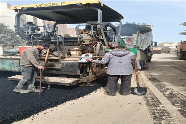 مشروعات الرصف والتطوير للطرق والمحاور المرورية 