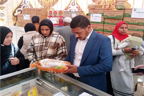 ضبط  أغذية منتهية الصلاحية بأسوان