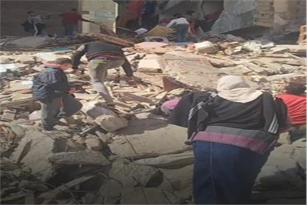 انهيار عقار في باكوس بالإسكندرية