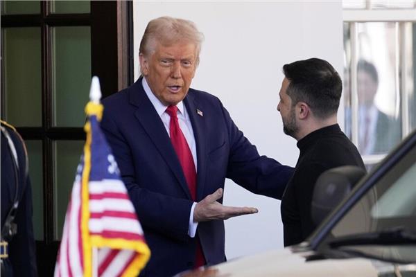 الرئيس الأوكراني فلاديمير زيلينسكي ونظيره الأمريكي دونالد ترامب