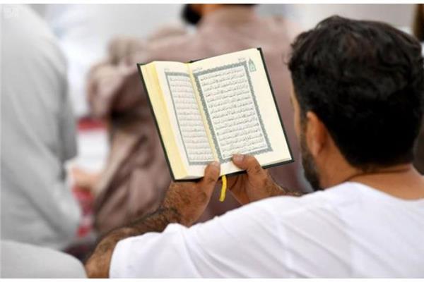 القراءة في المصحف الورقي عبادة يزيد ثوابها