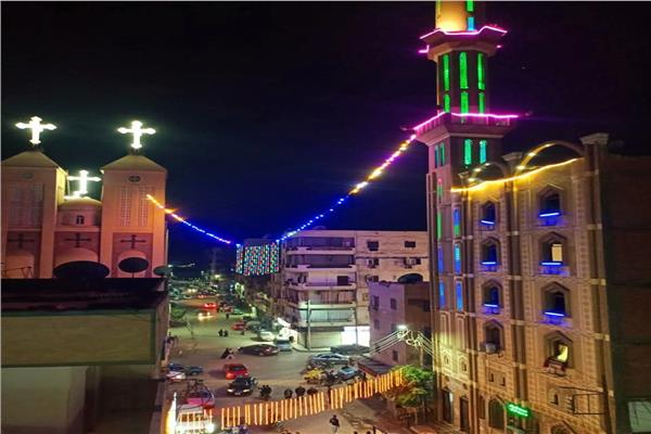 تعليق زينة في المساجد وحبل المودة يربط بين كنيسة ومسجد ‎