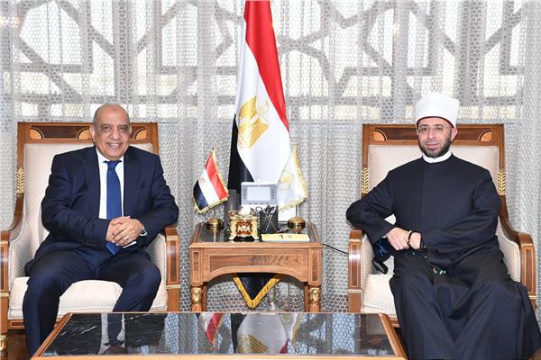 وزير الأوقاف يستقبل وزير الكهرباء والطاقة المتجددة