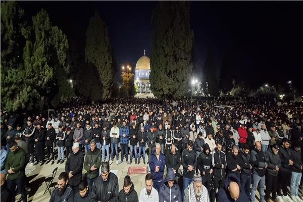 صلاتا العشاء والتراويح في المسجد الأقصى المبارك