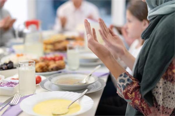 الطريقة الصحيحة للإفطار في شهر رمضان