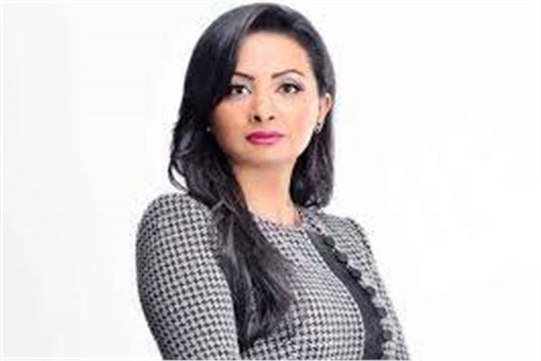  الإعلامية منى المراغي