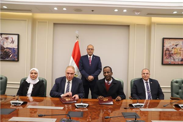 العمل توقع اتفاق للتعاون مع  لتطوير منظومة التدريب المهني