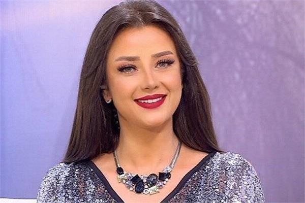 الإعلامية رضوى الشربيني