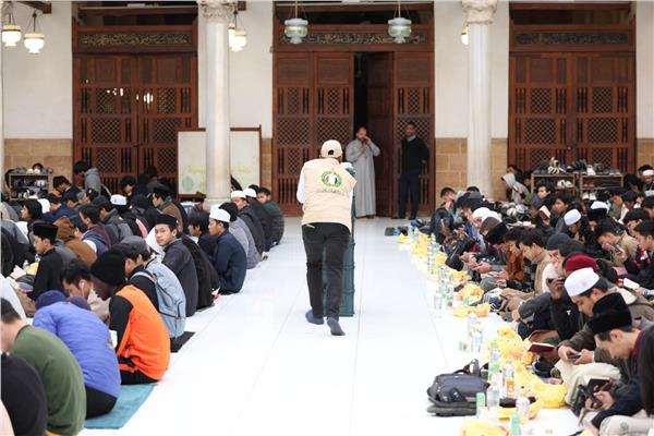 تجهيزات الإفطار الجماعي بالجامع الأزهر