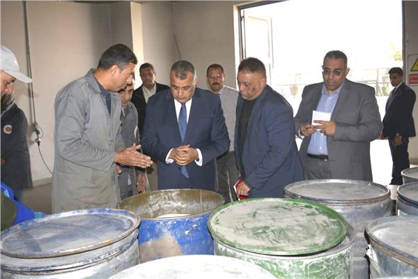 وزير الدولة للإنتاج الحربي في زيارة مفاجئة لشركة هليوبوليس للصناعات الكيماوية