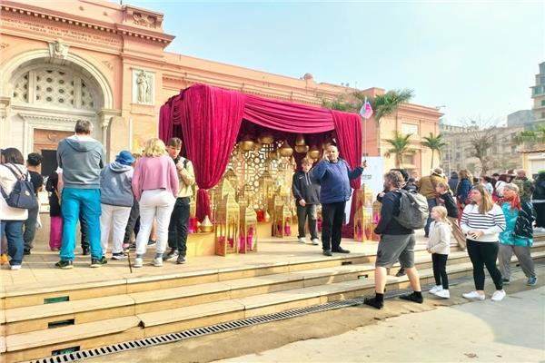 إقبال كبير من السياح الأجانب على زيارة المتحف المصري بالتحرير