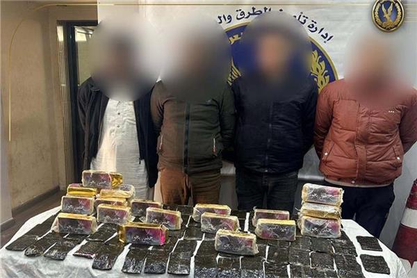 ضبط 4 أشخاص بحوزتهم 22 كيلو حشيش بمدينة بدر