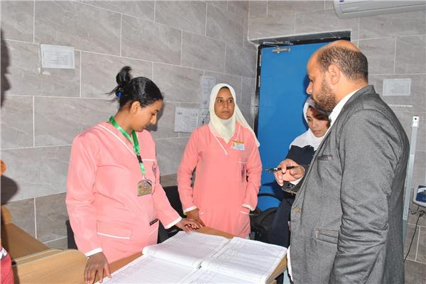 الدكتور أيمن مكرم وكيل مديرية الصحة بسوهاج