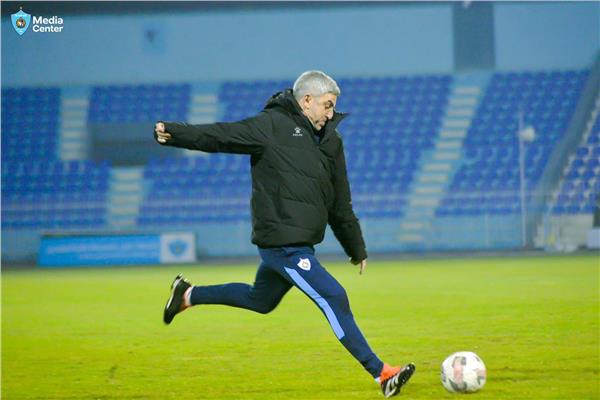 بابا فاسيليو المدير الفني لفريق غزل المحلة