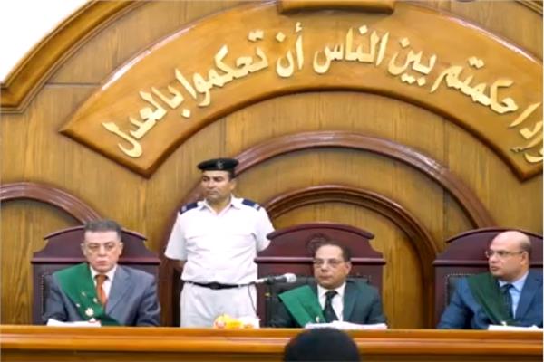هيئة المحكمة برئاسة المستشار محمد عبدالكريم عبدالرحمن