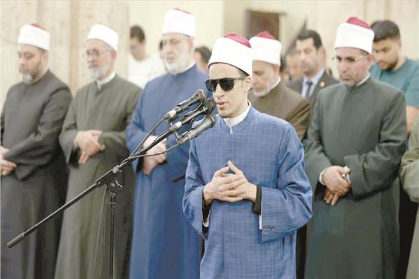 طالب الثانوى يؤم المصلين فى صلاة التراويح بالأزهر