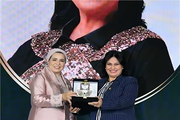  الفنانة سلوى عثمان