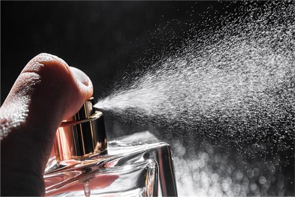 صورة موضوعية  استخدام العطور